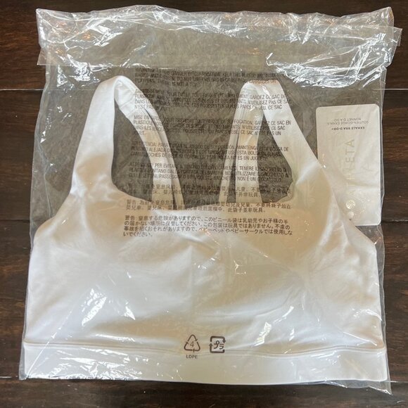 White Athleta Exhale Sports Bra Size Small - Size D-DD+. NWT. Discontinued. - Picture 1 of 4